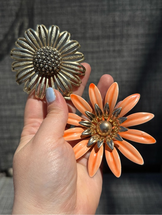 Sarah Coventry Jewelry - Set of 2 Sarah Coventry Large Flower Brooches